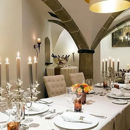 Am Helmwartsturm Hotel 3*