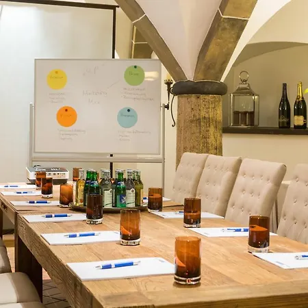 Am Helmwartsturm Szálloda 3*