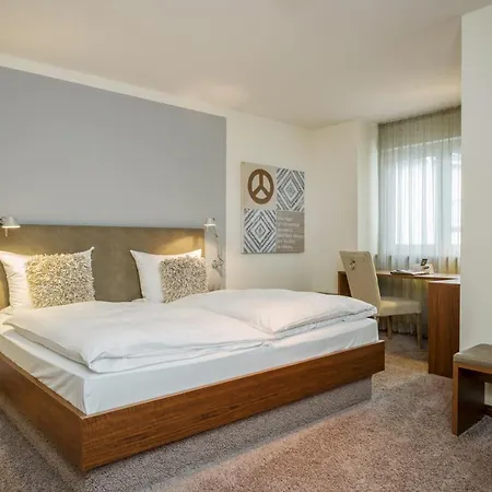 Am Helmwartsturm Hotel Andernach