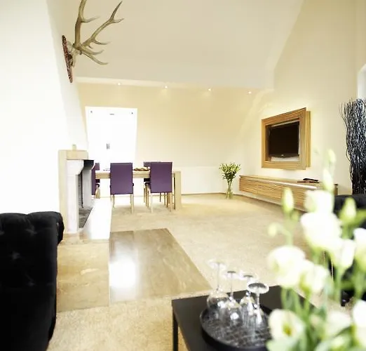 Am Helmwartsturm Otel