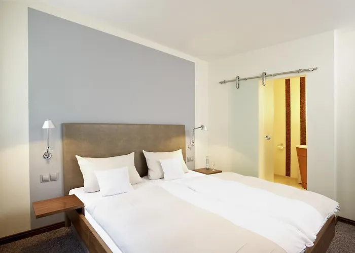 Am Helmwartsturm Otel Andernach