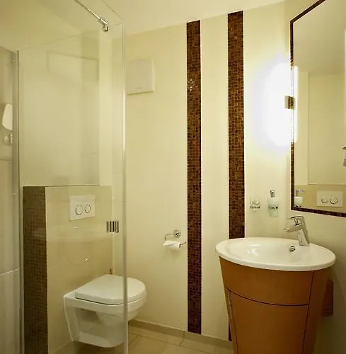 Am Helmwartsturm Otel Andernach